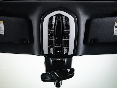 Certified 2025 Porsche Macan S AWD/4WD image 20