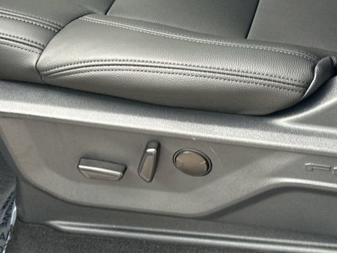 Used 2025 Ford Expedition Active RWD image 28