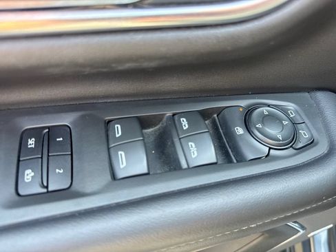 Used 2022 Chevrolet Suburban LT RWD image 19