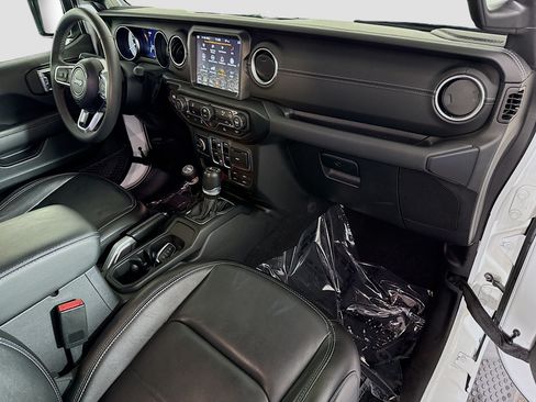 Used 2023 Jeep Wrangler Unlimited Sahara AWD/4WD image 30