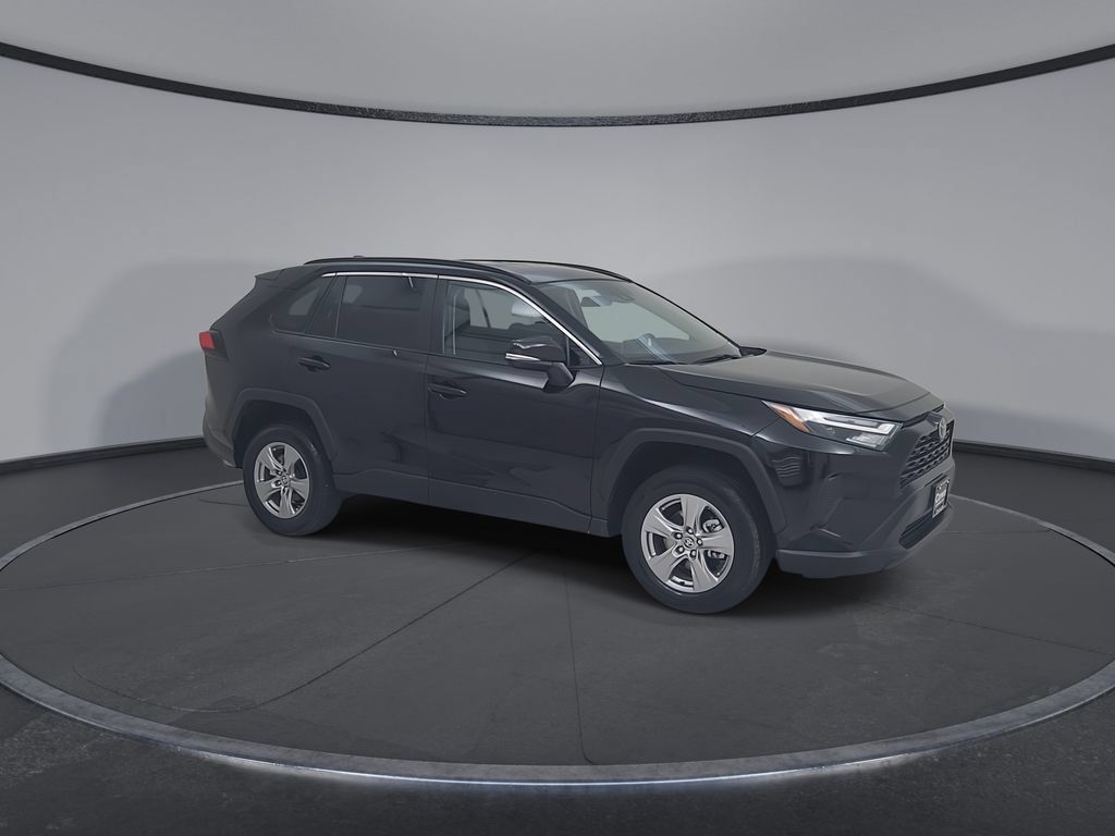 Used 2025 Toyota RAV4 XLE AWD/4WD image 2