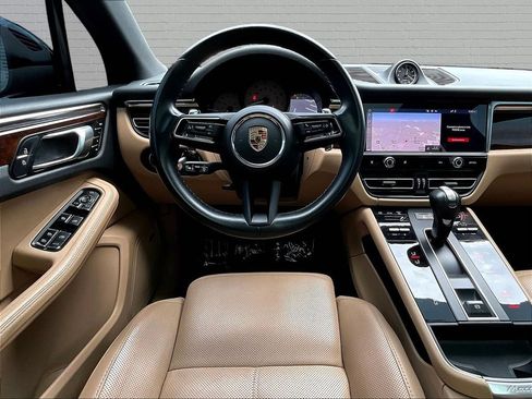 Used 2023 Porsche Macan AWD/4WD image 7