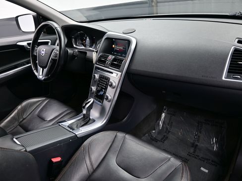 Used 2017 Volvo XC60 T5 Dynamic w/ Preferred Option Package image 15