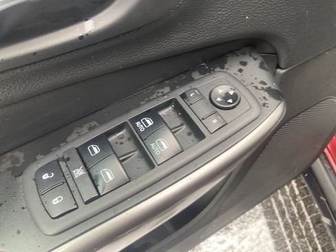 Used 2019 Jeep Cherokee Limited image 16