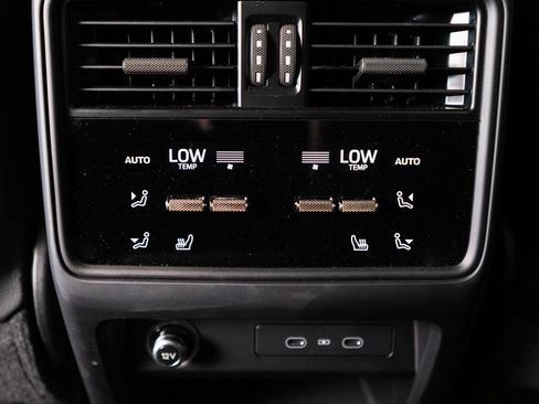 Certified 2026 Porsche Cayenne AWD/4WD image 34