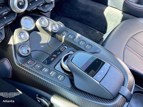Used 2021 Aston Martin V8 Vantage Roadster image 16