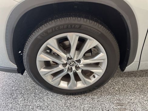 Used 2021 Toyota Highlander Limited image 10