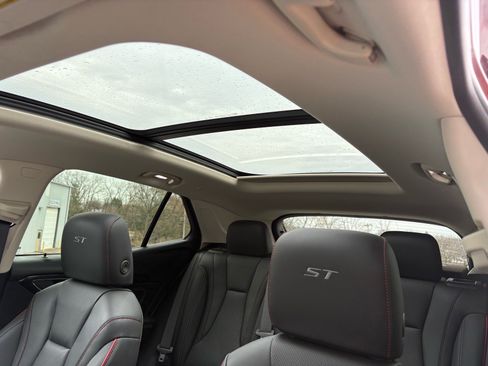 Used 2022 Buick Envision Essence w/ Sport Touring Package image 31