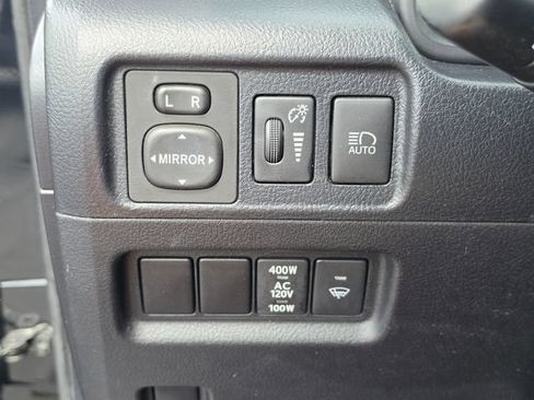 Used 2022 Toyota 4Runner SR5 AWD/4WD image 39