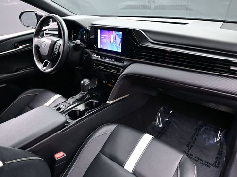 Used 2025 Toyota Camry SE FWD image 15