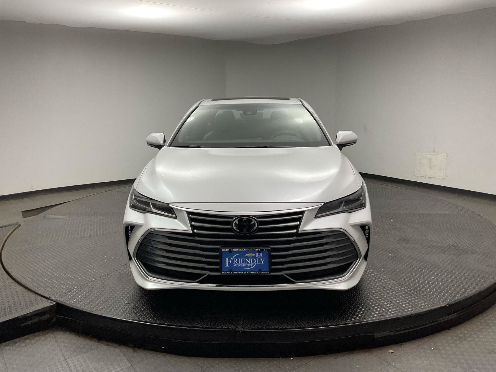 Used 2019 Toyota Avalon Limited w/ All Weather Liner Package FWD image 2