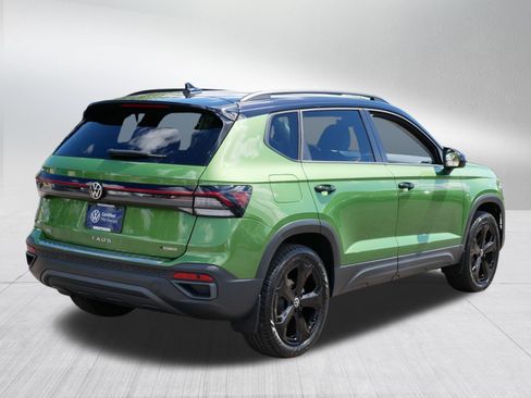 Certified 2025 Volkswagen Taos SE AWD/4WD image 5