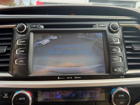 Used 2016 Toyota Highlander XLE AWD/4WD image 39