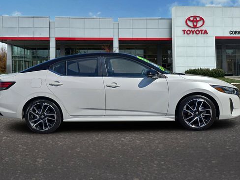 Used 2025 Nissan Sentra SR w/ SR Premium Package FWD image 3