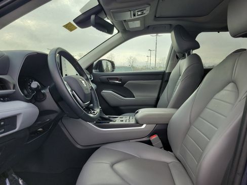 Used 2021 Toyota Highlander XLE image 15