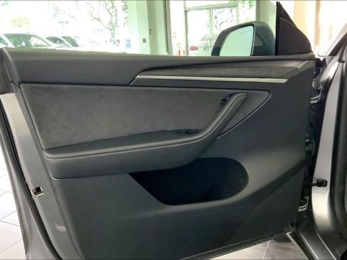 Used 2025 Tesla Model Y Performance AWD/4WD image 10