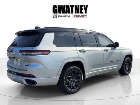 Used 2023 Jeep Grand Cherokee L Summit w/ Advanced Protech Group IV AWD/4WD image 5