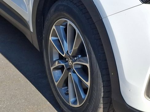 Used 2018 Hyundai Santa Fe SE w/ SE Premium Package 02 AWD/4WD image 10