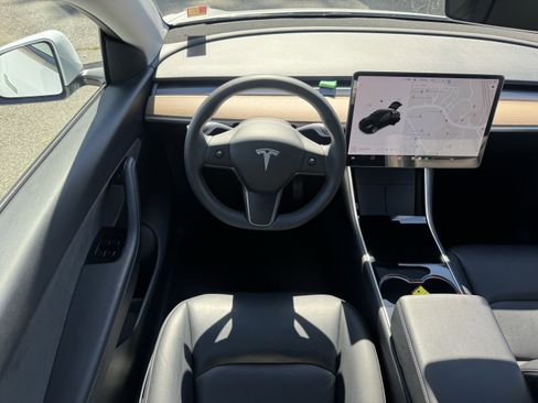 Used 2020 Tesla Model Y Long Range image 23