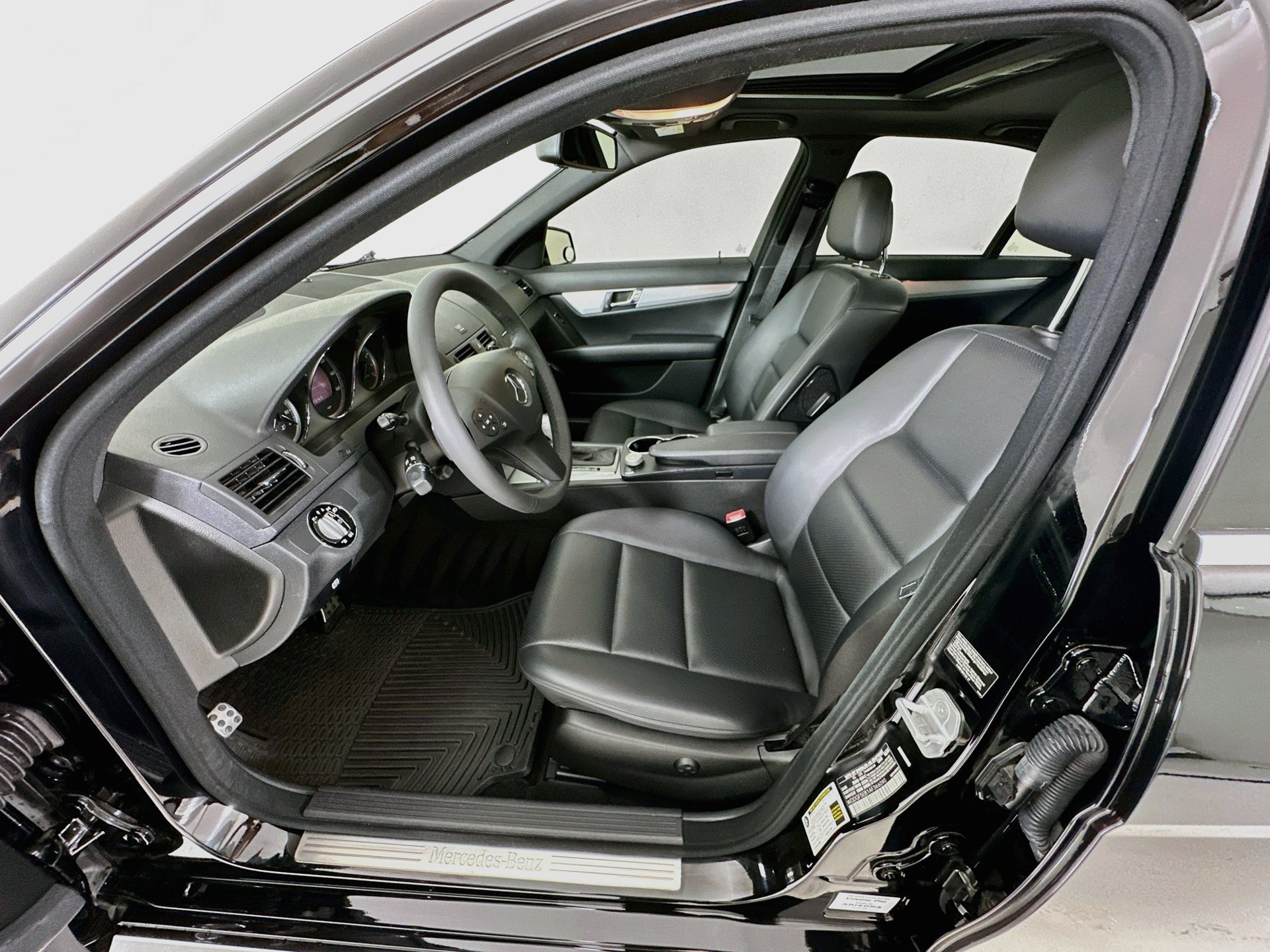Used 2010 Mercedes-Benz C 300 Sedan image 23