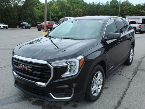 Used 2024 GMC Terrain SLE FWD image 3