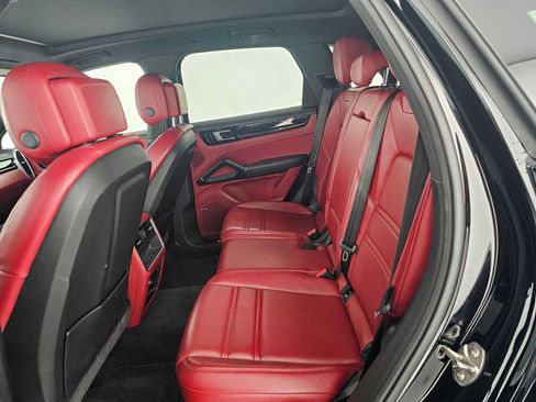 Used 2021 Porsche Cayenne AWD/4WD image 16