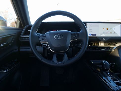 Used 2025 Toyota Crown Signia image 18