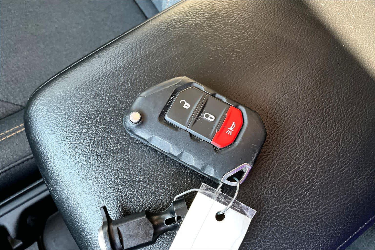 Used 2025 Jeep Wrangler Unlimited Sport AWD/4WD image 15