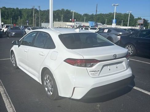 Used 2025 Toyota Corolla LE FWD image 4