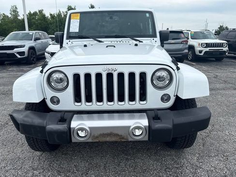 Used 2017 Jeep Wrangler Sahara w/ Connectivity Group AWD/4WD image 2