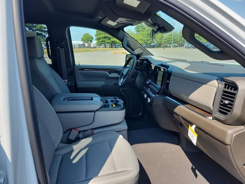 New 2026 GMC Sierra 1500 SLE image 8