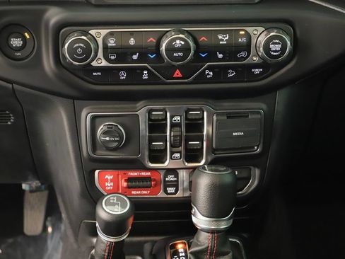 Used 2021 Jeep Wrangler Unlimited Rubicon AWD/4WD image 21