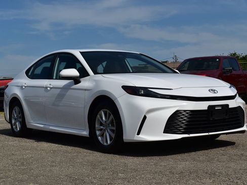 Used 2025 Toyota Camry LE FWD image 3