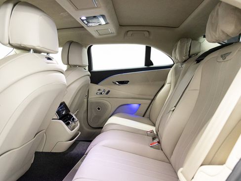 Used 2023 Bentley Flying Spur V8 image 34