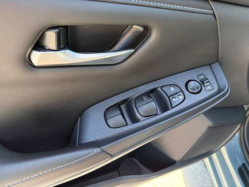 Used 2024 Nissan Sentra SV FWD image 17