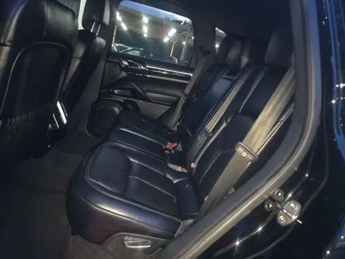 Used 2018 Porsche Cayenne image 16