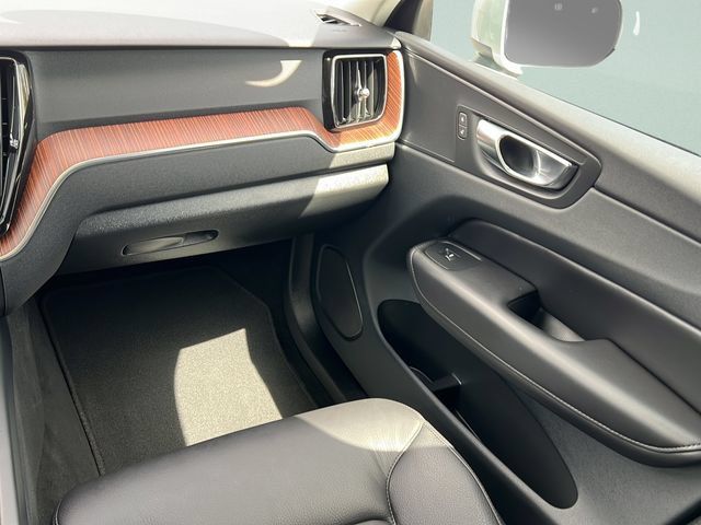 Used 2023 Volvo XC60 B5 Plus AWD/4WD image 16