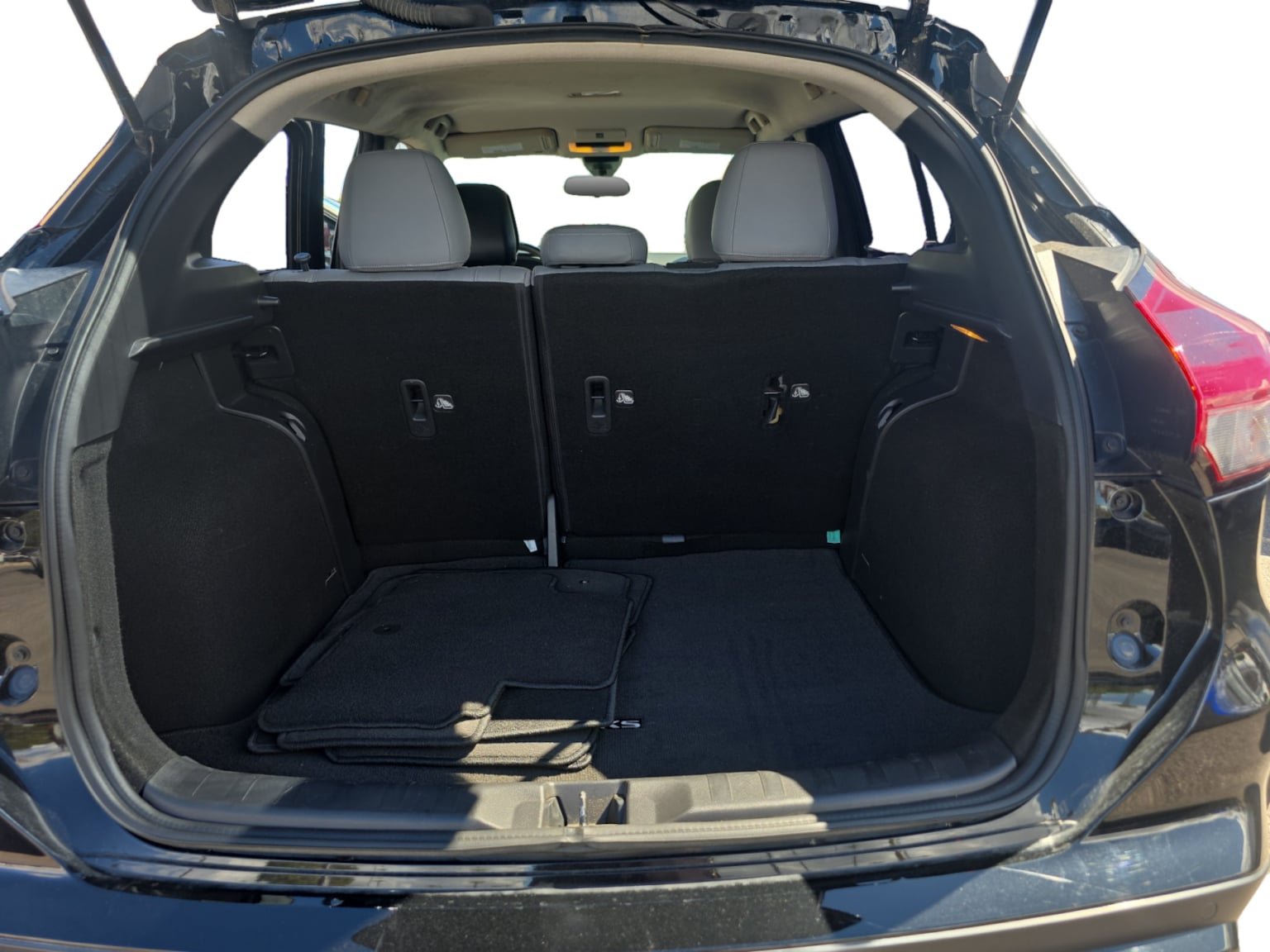 Used 2023 Nissan Kicks SR w/ SR Premium Package FWD image 19