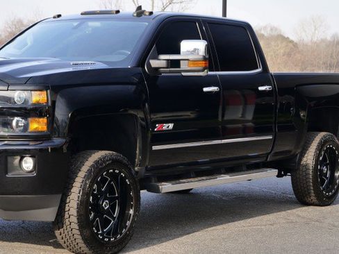 Used 2017 Chevrolet Silverado 2500 LTZ w/ Duramax Plus Package image 33