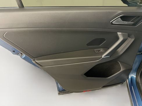 Used 2018 Volkswagen Tiguan SE AWD/4WD image 26
