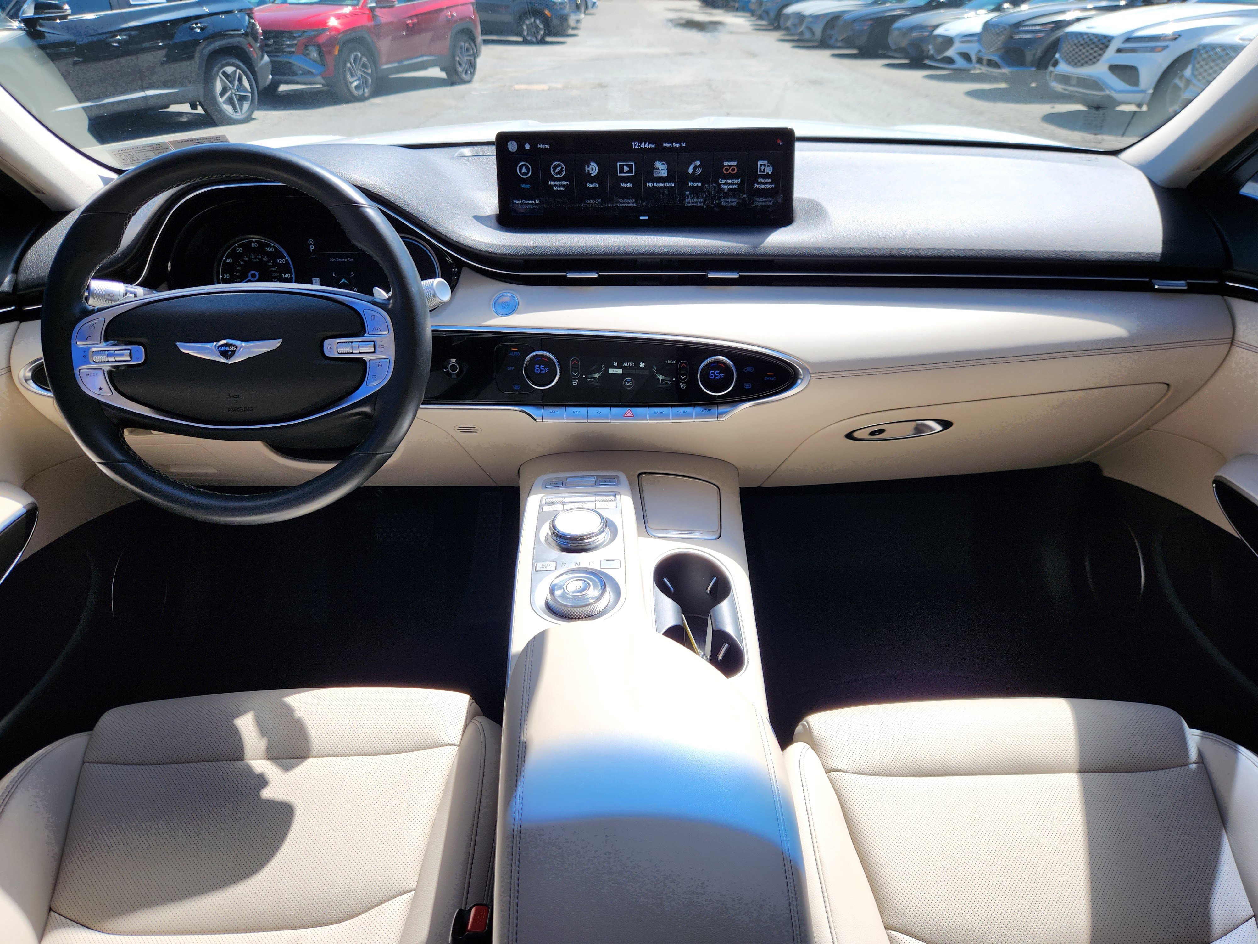 Used 2022 Genesis GV70 2.5T AWD/4WD image 8