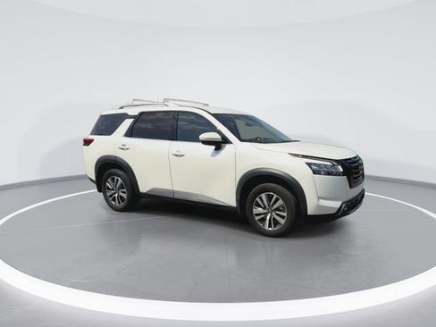 Used 2023 Nissan Pathfinder SL w/ Lighting Package (N92) FWD image 2