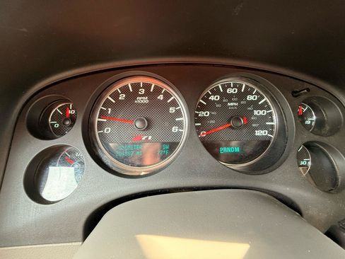 Used 2013 Chevrolet Suburban LT w/ Suspension Package, Off-Road AWD/4WD image 19