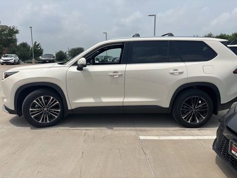 Used 2024 Toyota Grand Highlander AWD Hybrid image 5