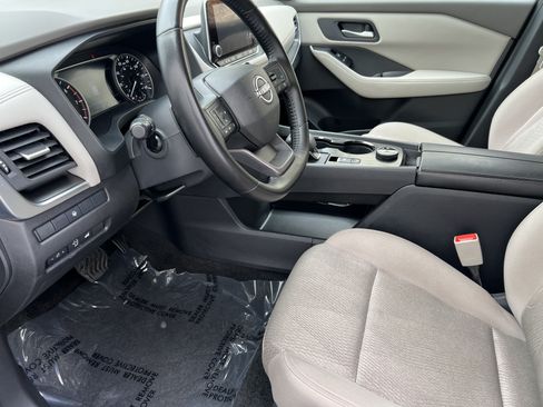 Used 2025 Nissan Rogue SV AWD/4WD image 12