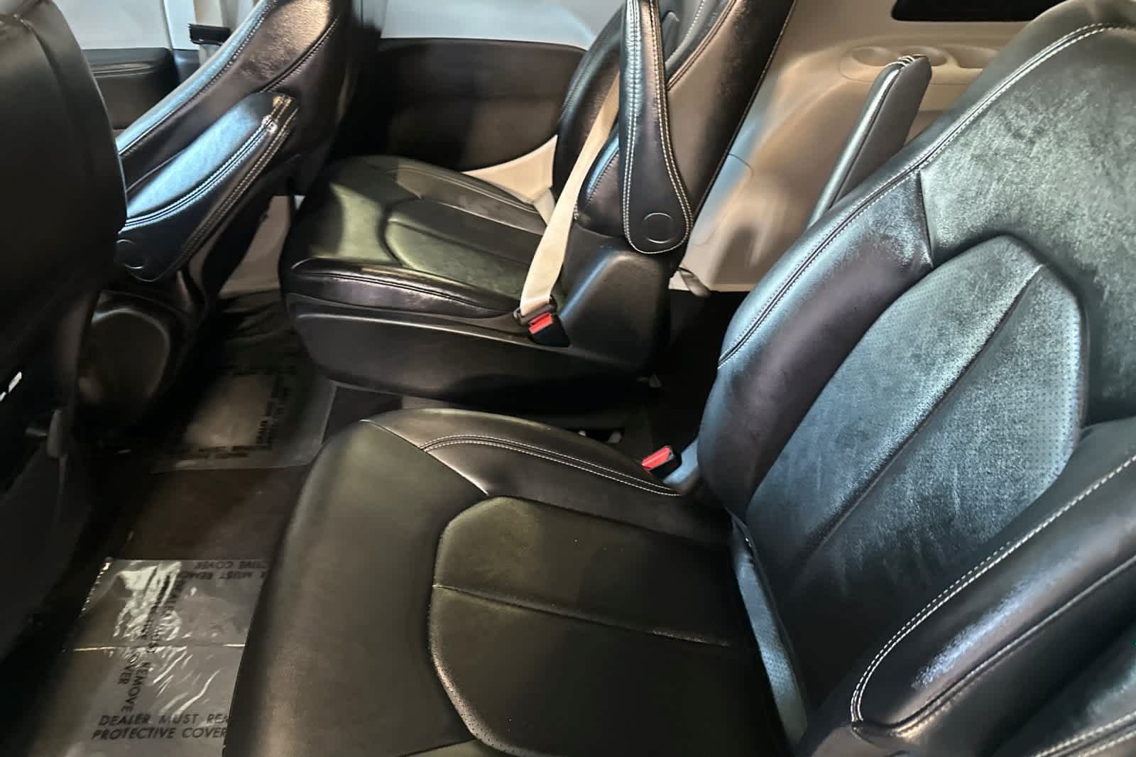 Used 2024 Chrysler Pacifica Limited FWD image 6