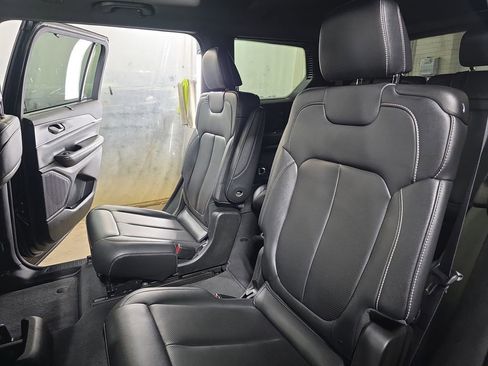 Used 2024 Jeep Grand Cherokee L Limited w/ Luxury Tech Group II image 16