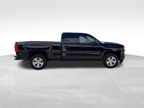 Used 2018 Chevrolet Silverado 1500 LT w/ All Star Edition AWD/4WD image 6