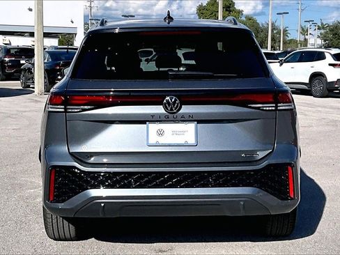 New 2026 Volkswagen Tiguan SE R-Line image 6