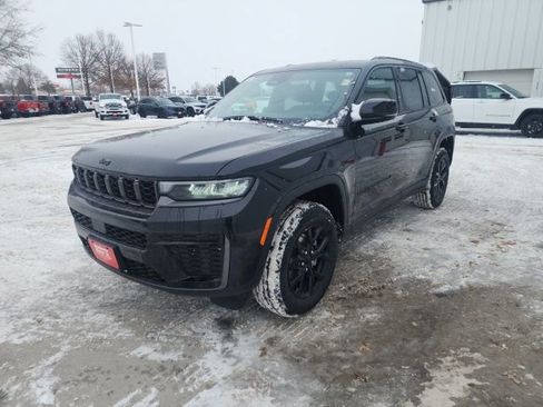 New 2026 Jeep Grand Cherokee Altitude image 3